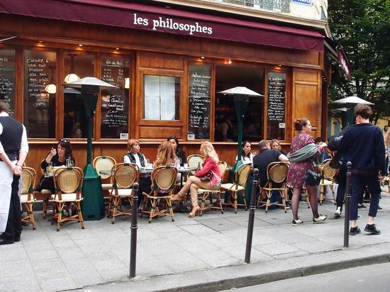 Quanto custa em média uma refeição em Paris?